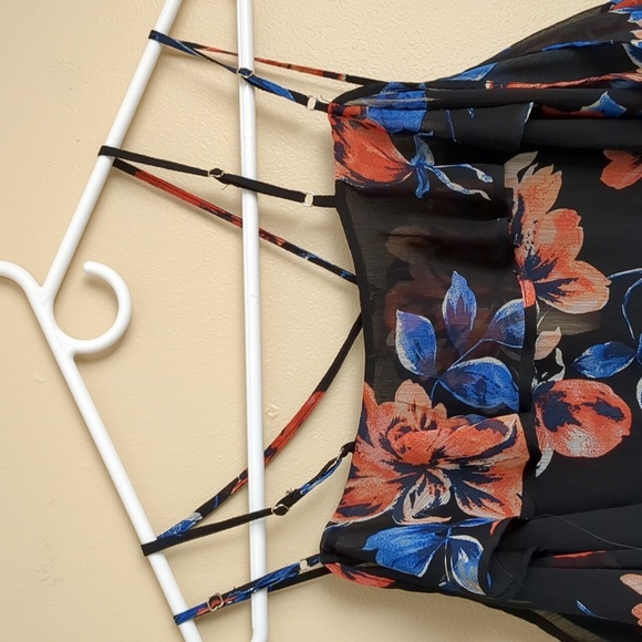 Large Lily White Floral Top Strappy Shirt Black Blue Flowers - Picture 10 of 16